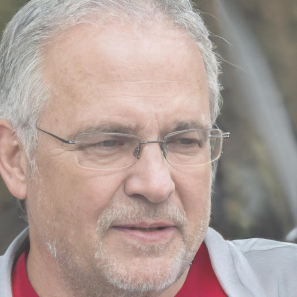 Retrato profissional de Tadeu Vilhena, instrutor de design de jogos